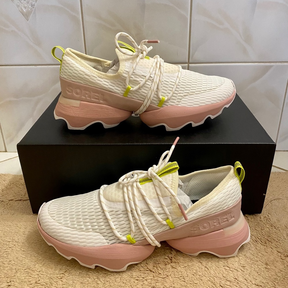 SOREL White & Eraser Pink Kinetic Impact Sneaker